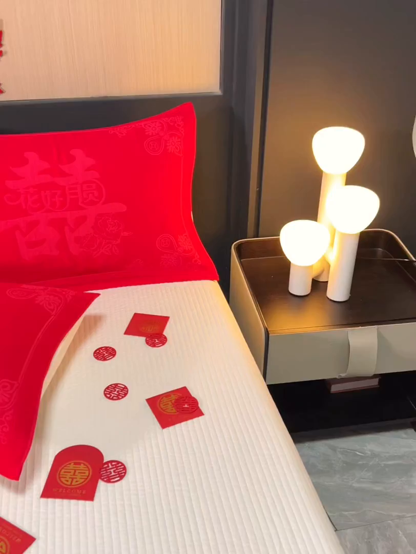 91家纺网 家纺一手货源 找家纺 棠薇家纺 2025新款全棉大红婚庆枕巾 花好月圆