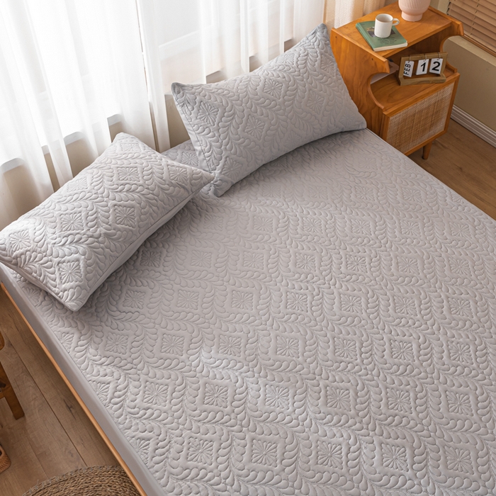 91家纺网 家纺一手货源 找家纺 梵克保罗 2025新款简约纯色水洗棉防水夹棉枕套 浅灰