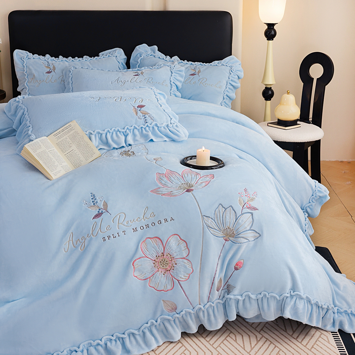 91家纺网 家纺一手货源 找家纺 孟鑫家纺 2025新款220克高克重韩版立体花边牛奶法式绣花四件套床单床盖款被套-浪漫花园系列 浪漫花园-天空兰