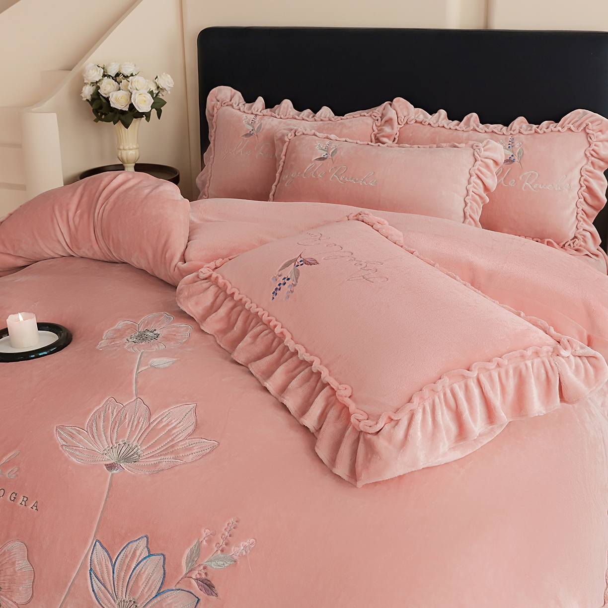 91家纺网 家纺一手货源 找家纺 孟鑫家纺 2025新款220克高克重韩版立体花边牛奶法式绣花四件套床单床盖款被套-浪漫花园系列 浪漫花园-豆沙