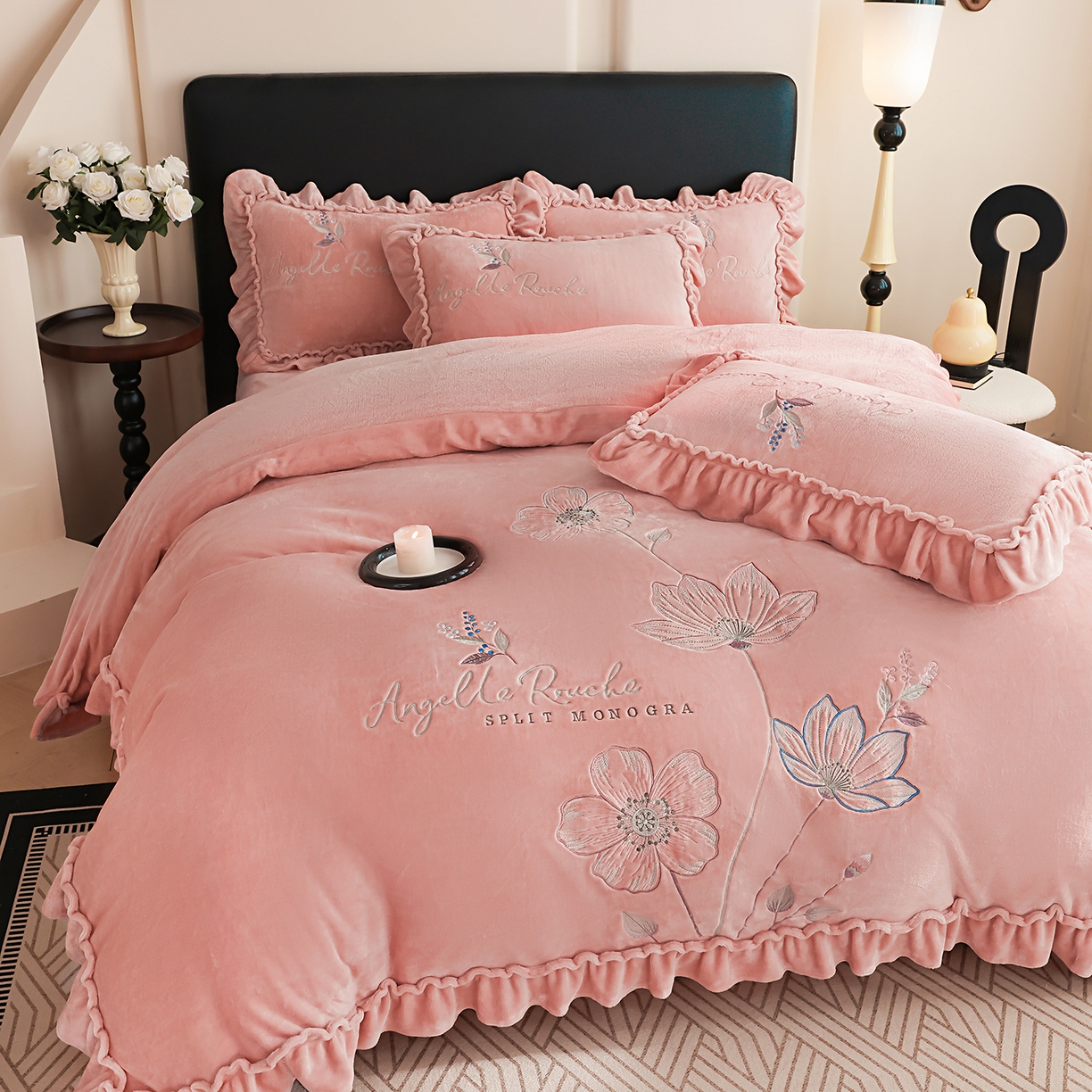 91家纺网 家纺一手货源 找家纺 孟鑫家纺 2025新款220克高克重韩版立体花边牛奶法式绣花四件套床单床盖款被套-浪漫花园系列 浪漫花园-豆沙