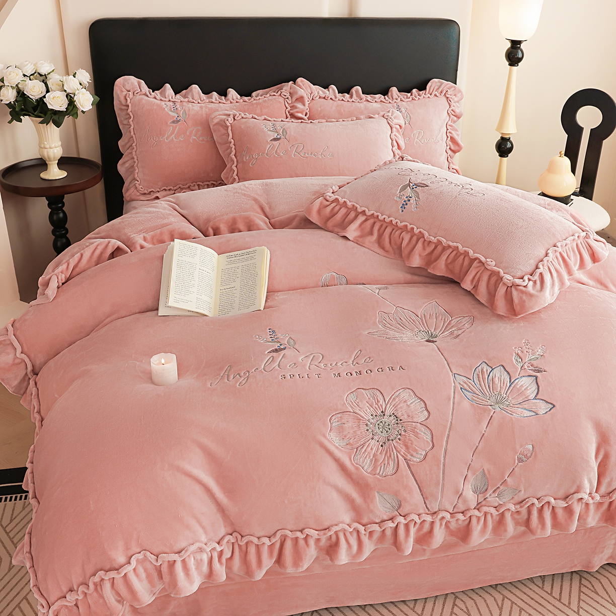 91家纺网 家纺一手货源 找家纺 孟鑫家纺 2025新款220克高克重韩版立体花边牛奶法式绣花四件套床单床盖款被套-浪漫花园系列 浪漫花园-豆沙