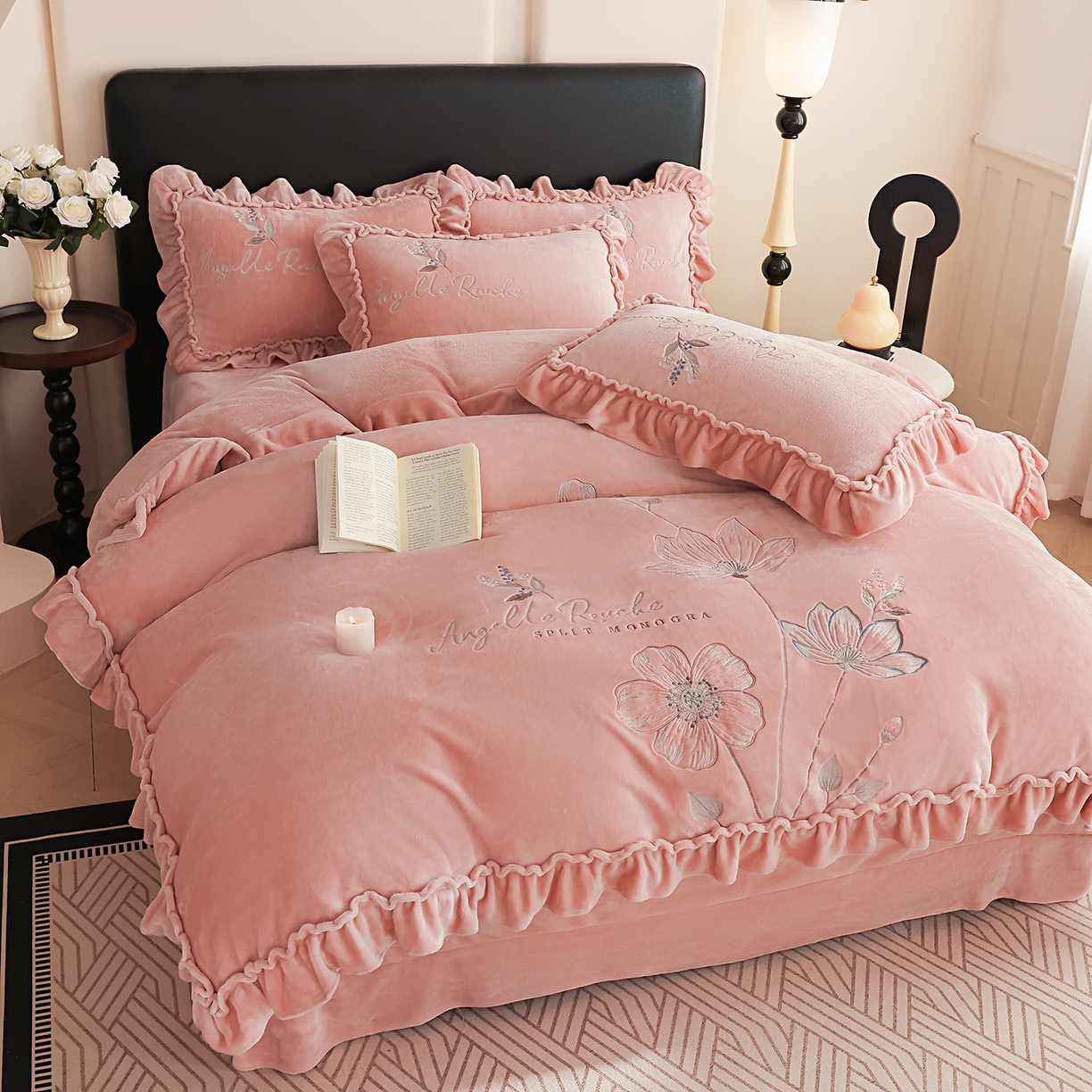 91家纺网 家纺一手货源 找家纺 孟鑫家纺 2025新款220克高克重韩版立体花边牛奶法式绣花四件套床单床盖款被套-浪漫花园系列 浪漫花园-豆沙