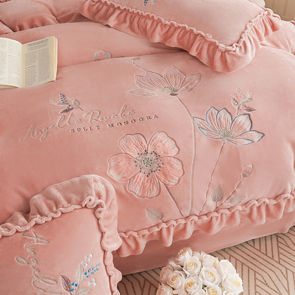 91家纺网 家纺一手货源 找家纺 孟鑫家纺 2025新款220克高克重韩版立体花边牛奶法式绣花四件套床单床盖款被套-浪漫花园系列 浪漫花园-豆沙