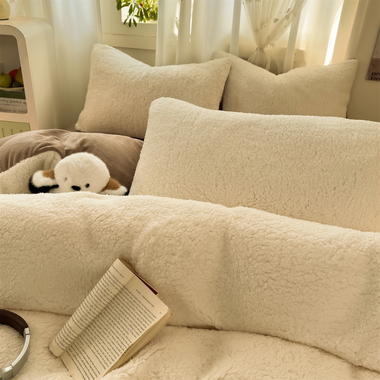 91家纺网 家纺一手货源 找家纺 灰鲸 2025新款秋冬韩系牛奶羊羔绒四件套 羊羔-白咖