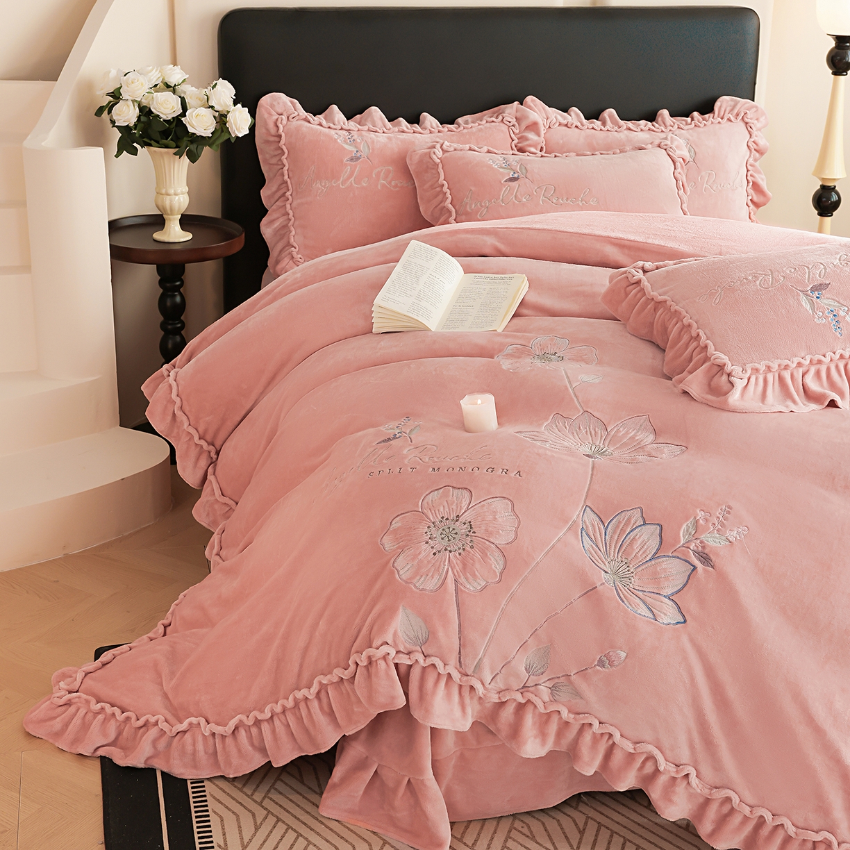 91家纺网 家纺一手货源 找家纺 孟鑫家纺 2025新款220克高克重韩版立体花边牛奶法式绣花四件套床单床盖款被套-浪漫花园系列 浪漫花园-豆沙