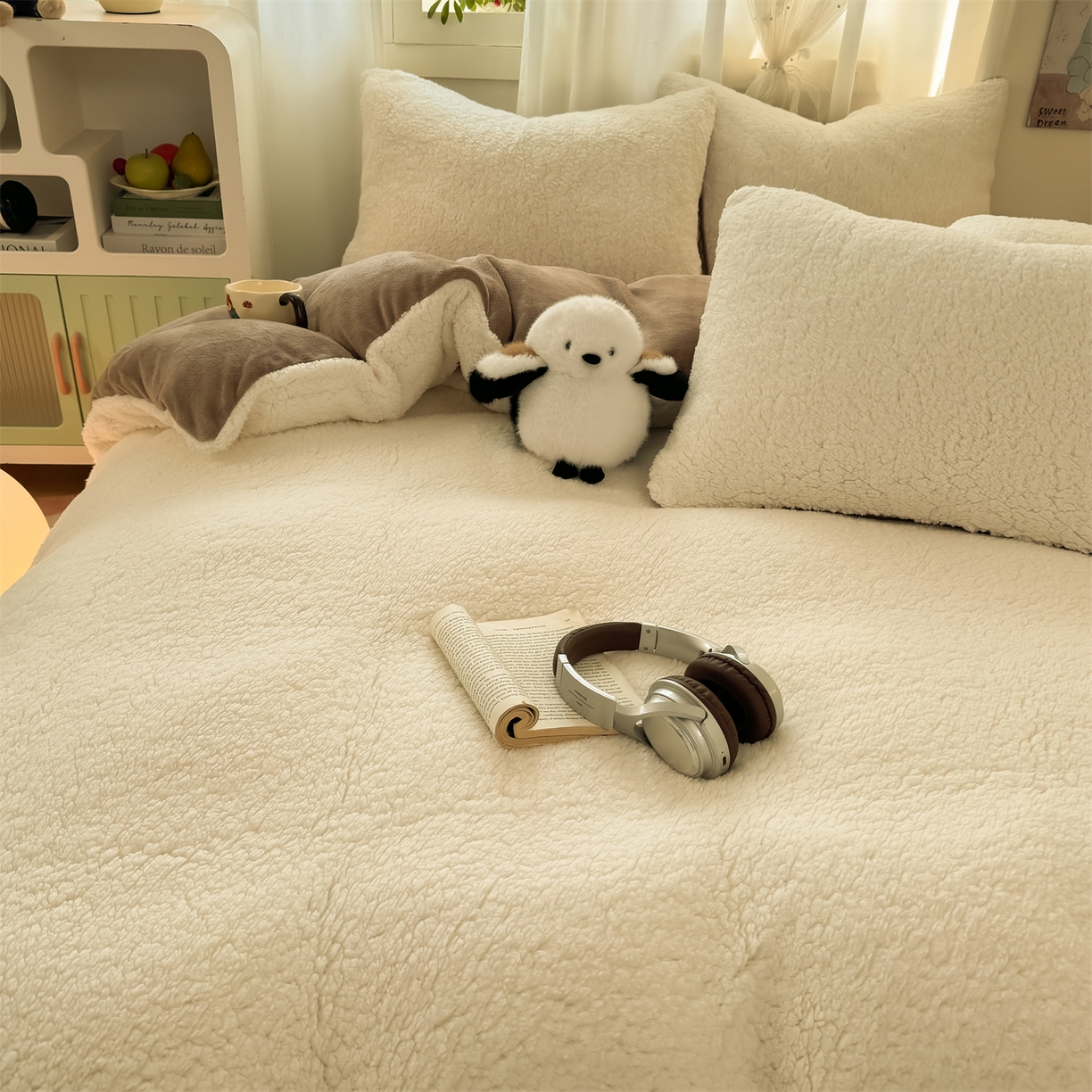 91家纺网 家纺一手货源 找家纺 灰鲸 2025新款秋冬韩系牛奶羊羔绒四件套 羊羔-白咖