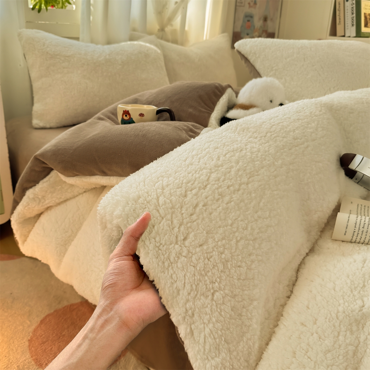 91家纺网 家纺一手货源 找家纺 灰鲸 2025新款秋冬韩系牛奶羊羔绒四件套 羊羔-白咖