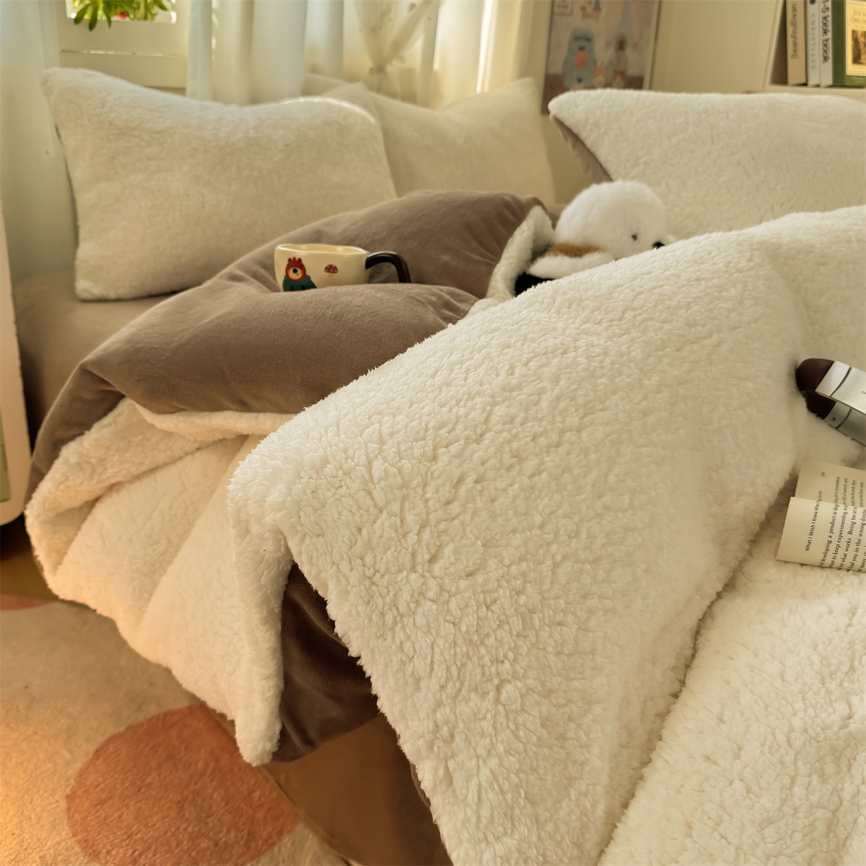 91家纺网 家纺一手货源 找家纺 灰鲸 2025新款秋冬韩系牛奶羊羔绒四件套 羊羔-白咖