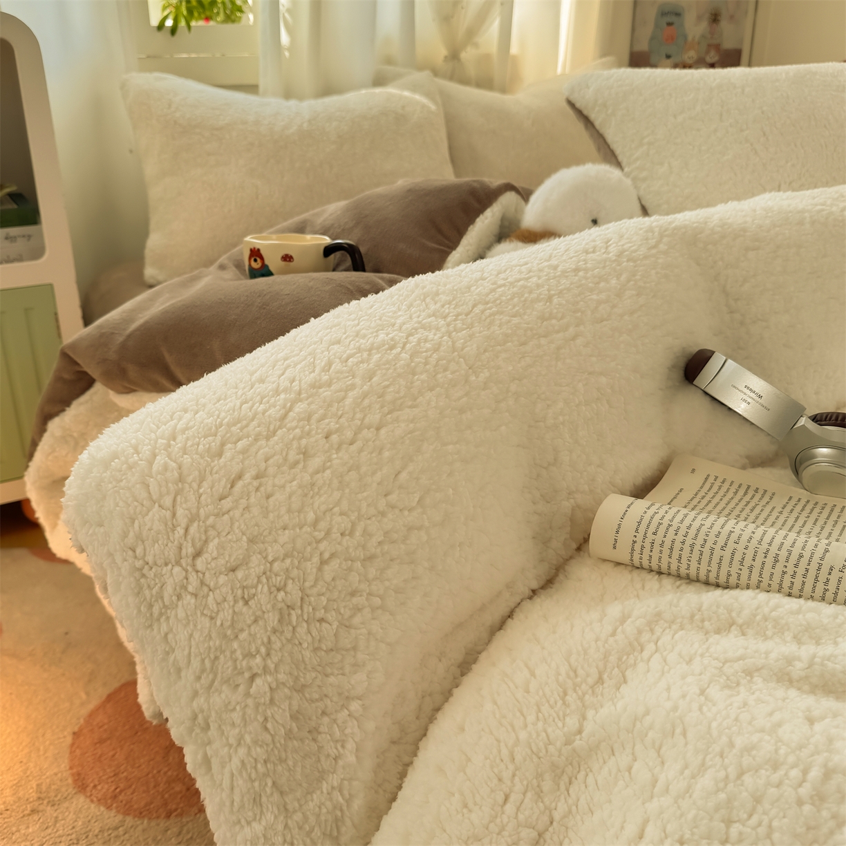 91家纺网 家纺一手货源 找家纺 灰鲸 2025新款秋冬韩系牛奶羊羔绒四件套 羊羔-白咖