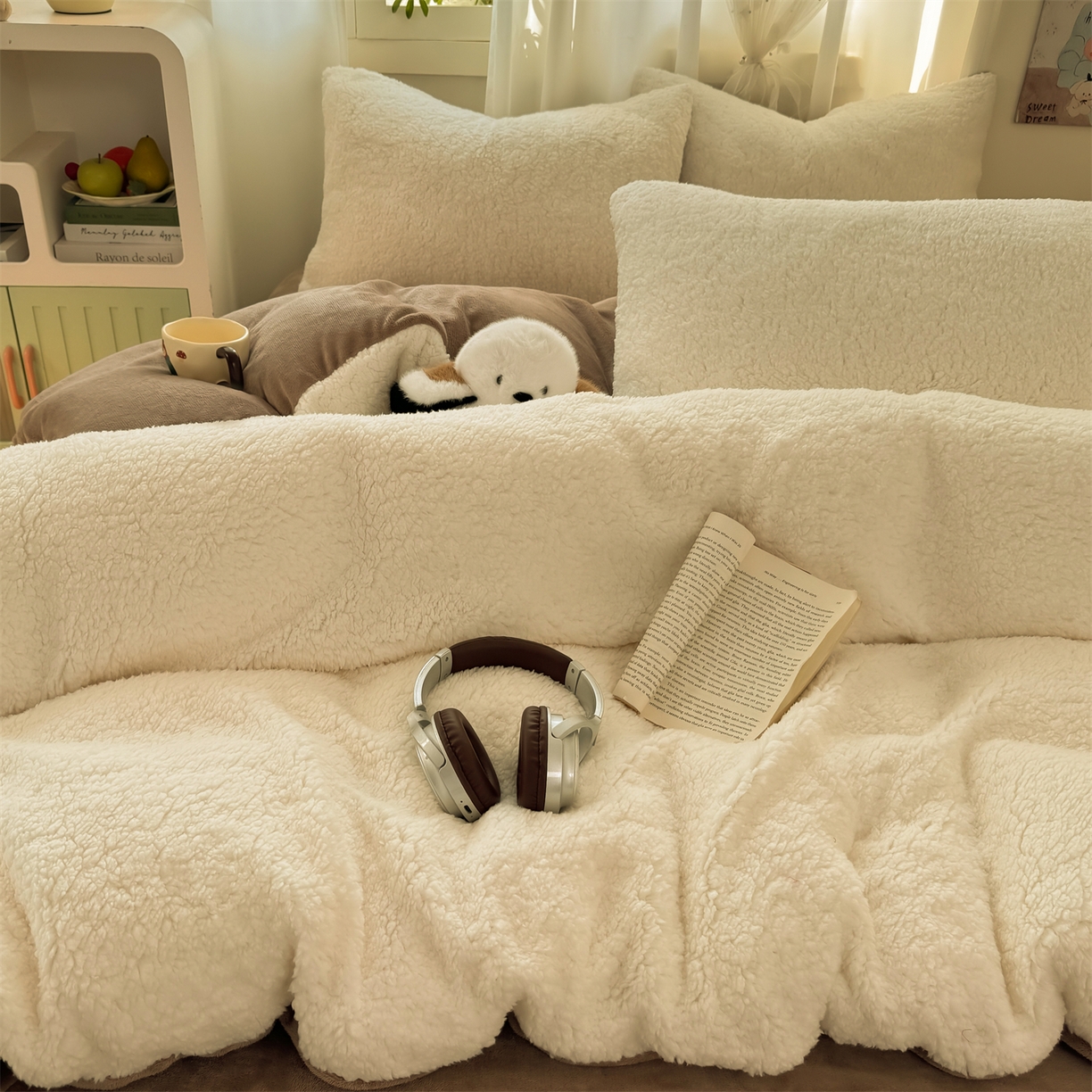 91家纺网 家纺一手货源 找家纺 灰鲸 2025新款秋冬韩系牛奶羊羔绒四件套 羊羔-白咖