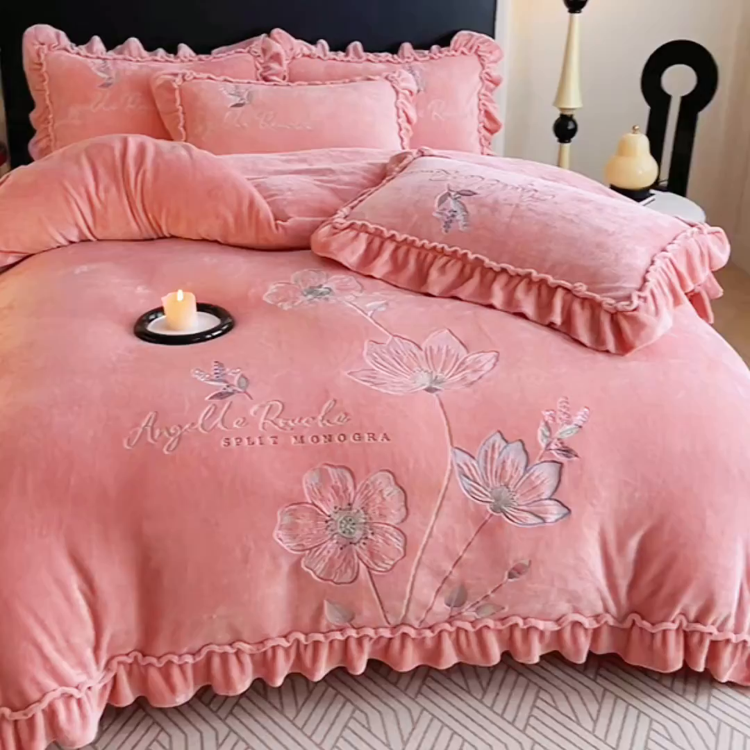 91家纺网 家纺一手货源 找家纺 孟鑫家纺 2025新款220克高克重韩版立体花边牛奶法式绣花四件套床单床盖款被套-浪漫花园系列 浪漫花园-豆沙