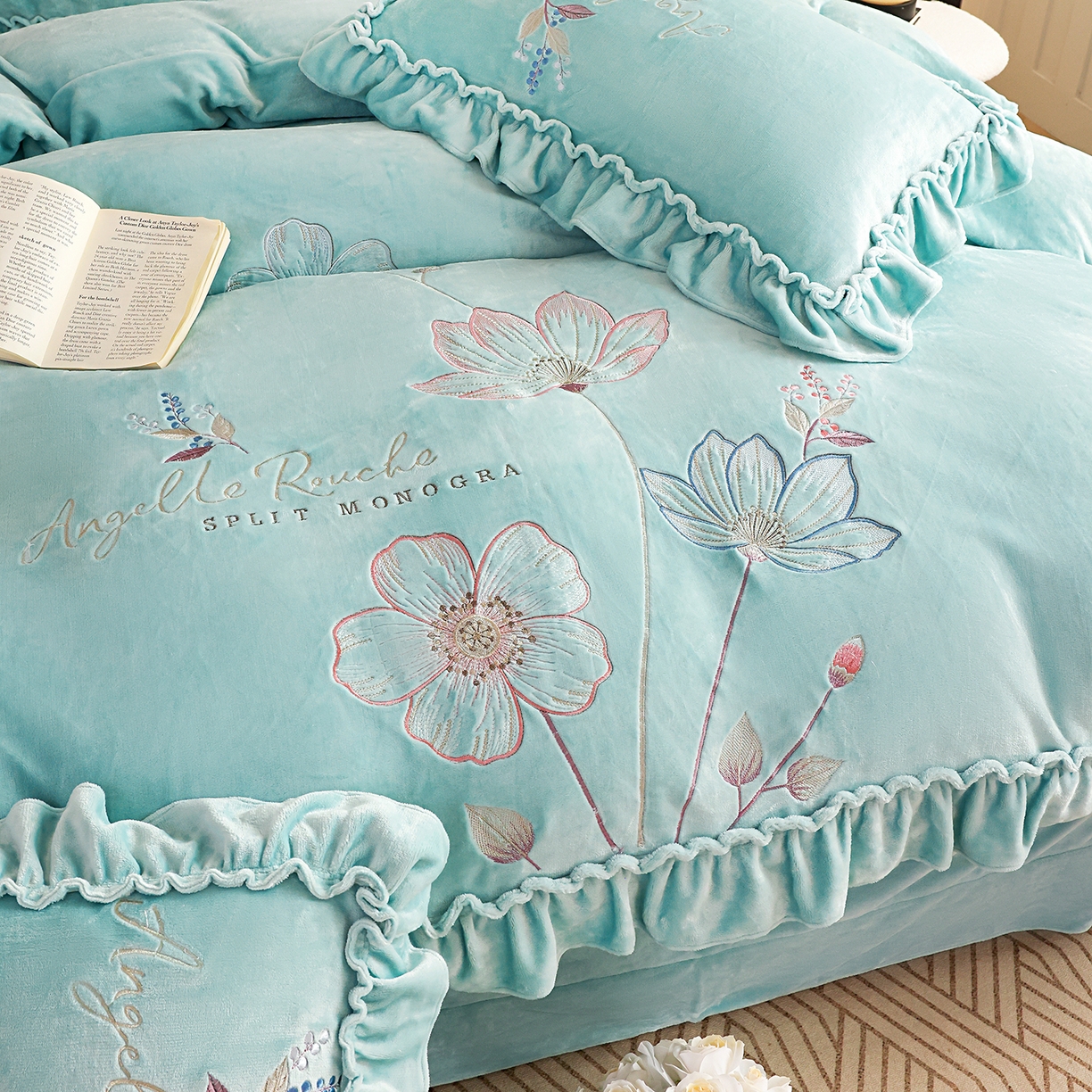 91家纺网 家纺一手货源 找家纺 孟鑫家纺 2025新款220克高克重韩版立体花边牛奶法式绣花四件套床单床盖款被套-浪漫花园系列 浪漫花园-湖绿