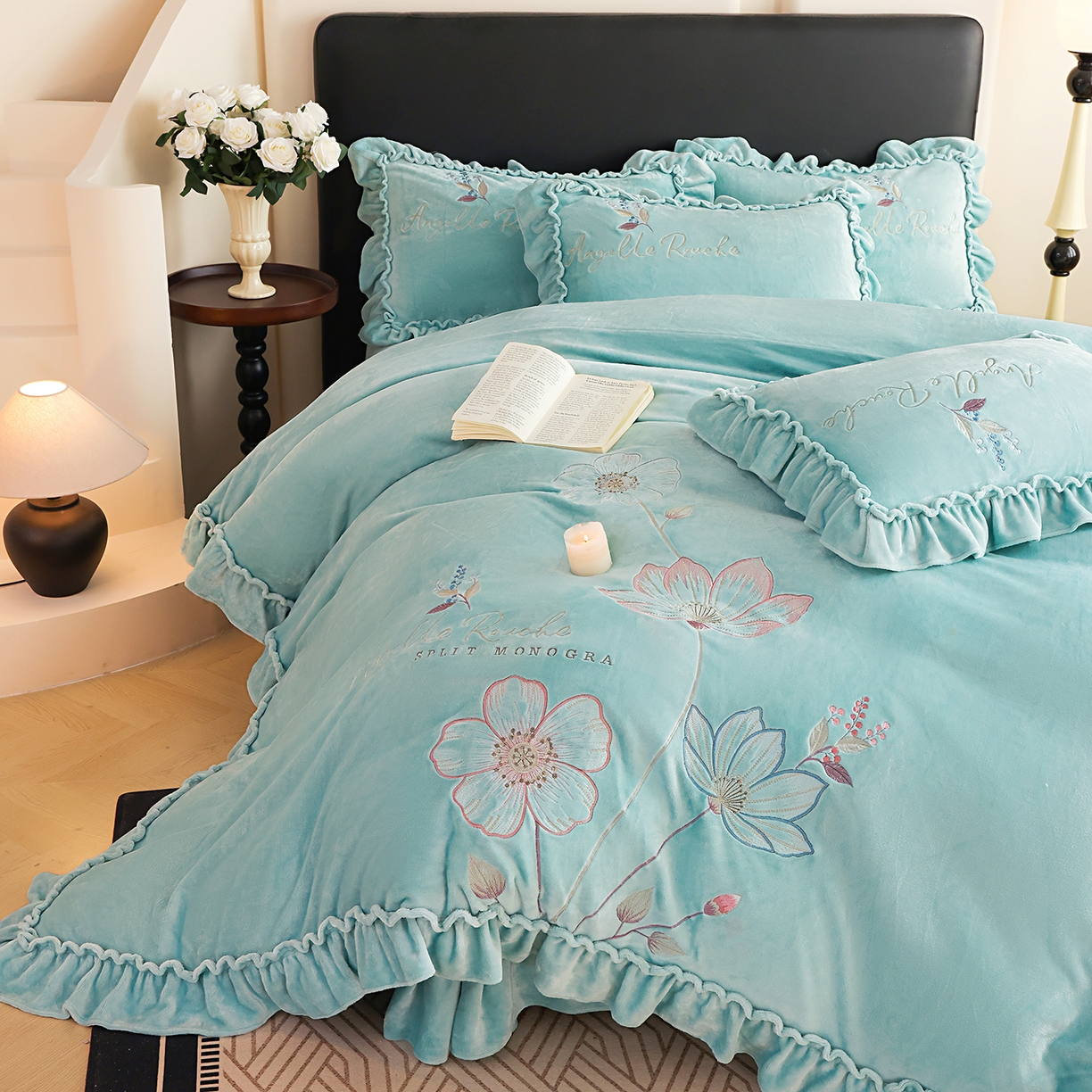 91家纺网 家纺一手货源 找家纺 孟鑫家纺 2025新款220克高克重韩版立体花边牛奶法式绣花四件套床单床盖款被套-浪漫花园系列 浪漫花园-湖绿