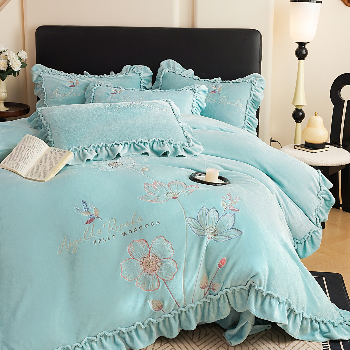 91家纺网 家纺一手货源 找家纺 孟鑫家纺 2025新款220克高克重韩版立体花边牛奶法式绣花四件套床单床盖款被套-浪漫花园系列 浪漫花园-湖绿