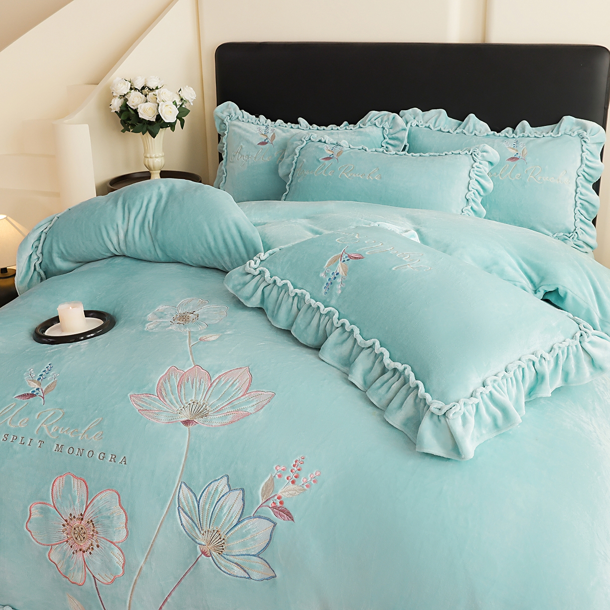 91家纺网 家纺一手货源 找家纺 孟鑫家纺 2025新款220克高克重韩版立体花边牛奶法式绣花四件套床单床盖款被套-浪漫花园系列 浪漫花园-湖绿