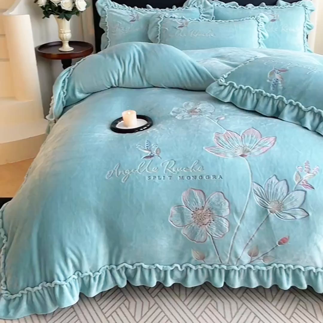 91家纺网 家纺一手货源 找家纺 孟鑫家纺 2025新款220克高克重韩版立体花边牛奶法式绣花四件套床单床盖款被套-浪漫花园系列 浪漫花园-湖绿