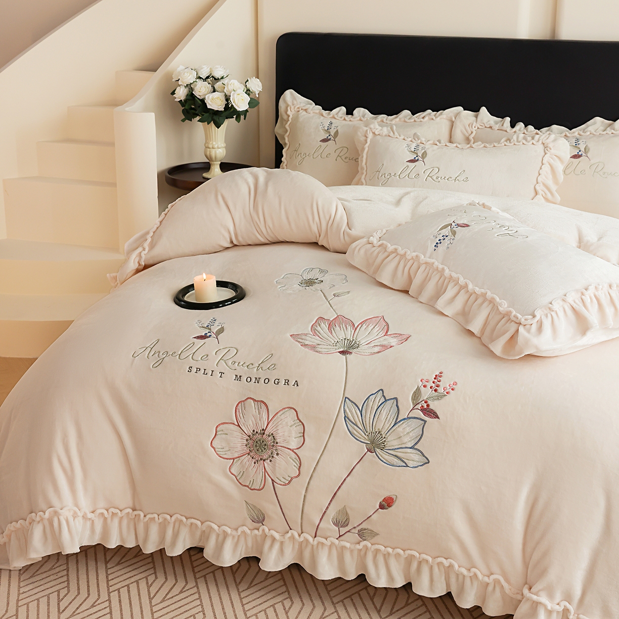 91家纺网 家纺一手货源 找家纺 孟鑫家纺 2025新款220克高克重韩版立体花边牛奶法式绣花四件套床单床盖款被套-浪漫花园系列 浪漫花园-奶昔白