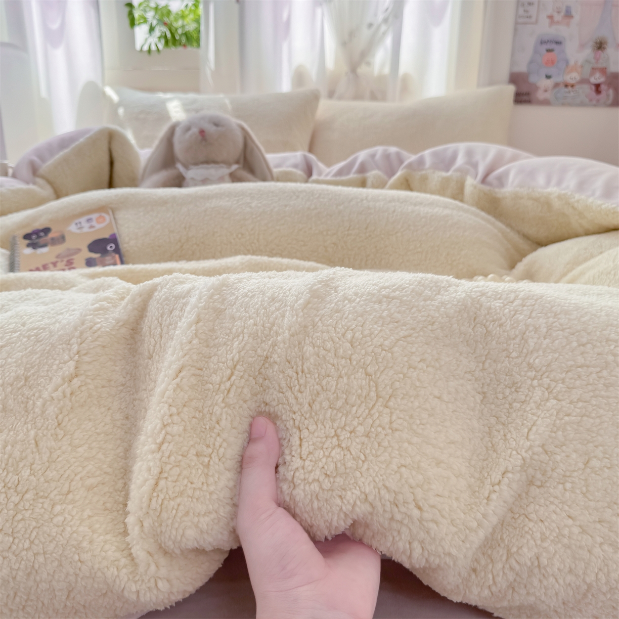 91家纺网 家纺一手货源 找家纺 灰鲸 2025新款秋冬韩系牛奶羊羔绒四件套 羊羔-白紫