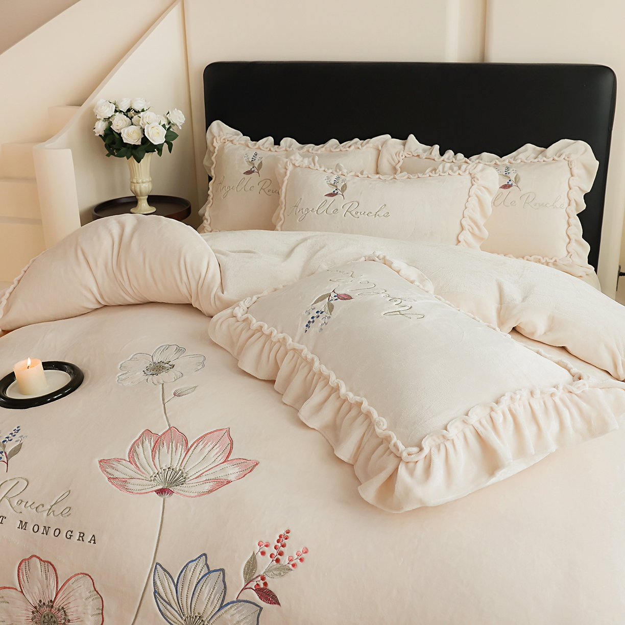 91家纺网 家纺一手货源 找家纺 孟鑫家纺 2025新款220克高克重韩版立体花边牛奶法式绣花四件套床单床盖款被套-浪漫花园系列 浪漫花园-奶昔白