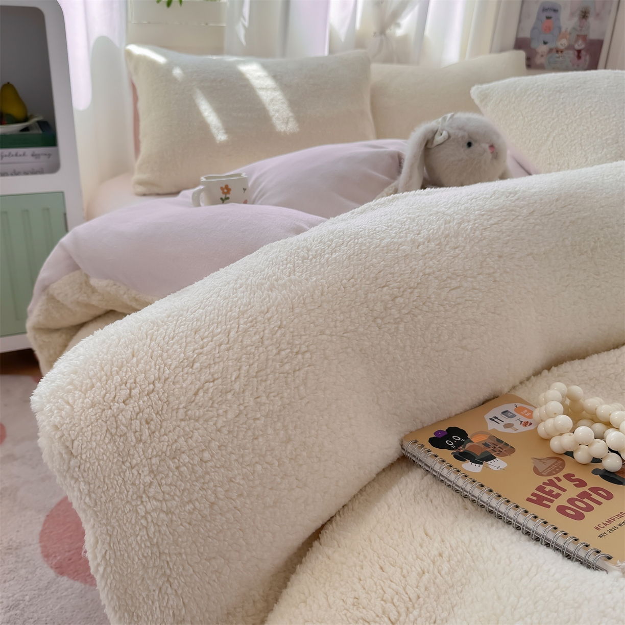 91家纺网 家纺一手货源 找家纺 灰鲸 2025新款秋冬韩系牛奶羊羔绒四件套 羊羔-白紫