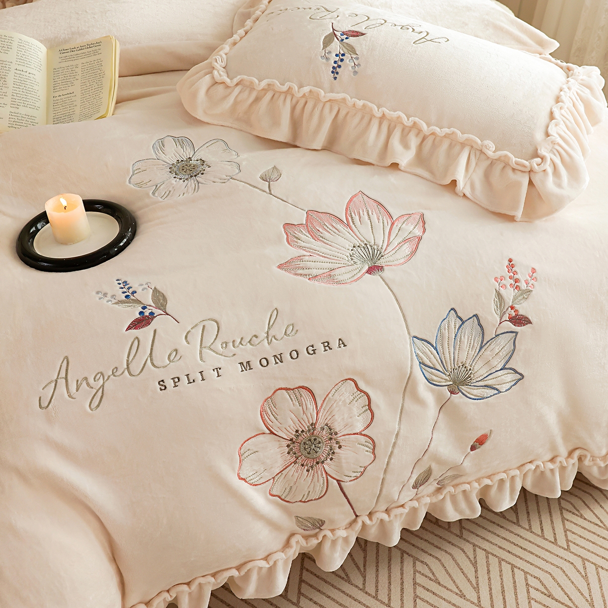 91家纺网 家纺一手货源 找家纺 孟鑫家纺 2025新款220克高克重韩版立体花边牛奶法式绣花四件套床单床盖款被套-浪漫花园系列 浪漫花园-奶昔白