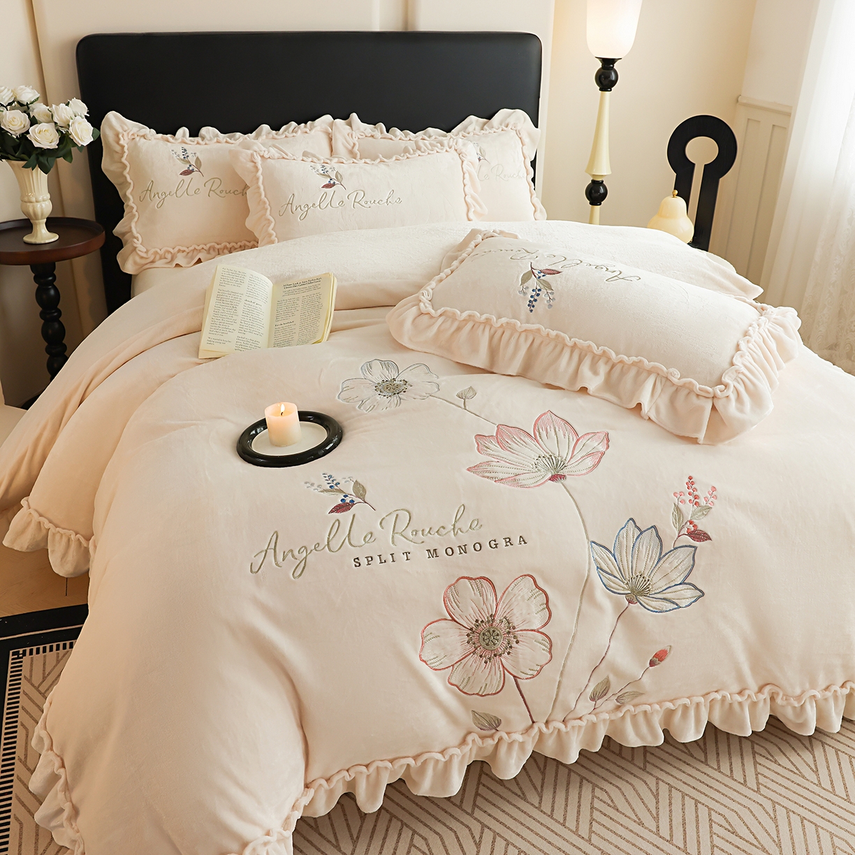 91家纺网 家纺一手货源 找家纺 孟鑫家纺 2025新款220克高克重韩版立体花边牛奶法式绣花四件套床单床盖款被套-浪漫花园系列 浪漫花园-奶昔白