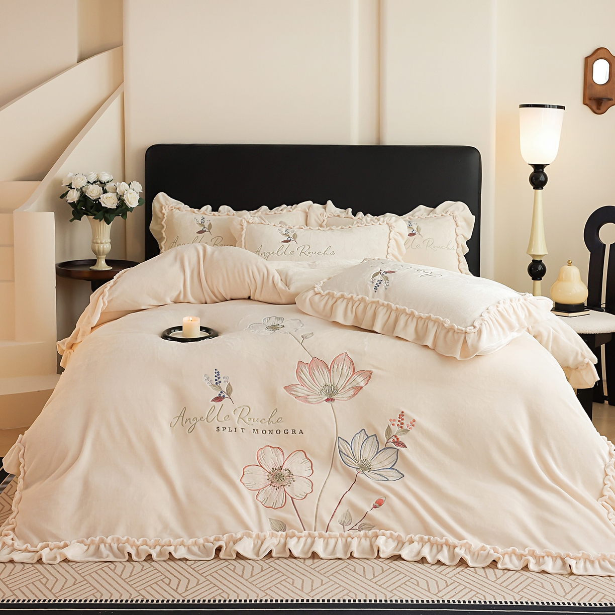 91家纺网 家纺一手货源 找家纺 孟鑫家纺 2025新款220克高克重韩版立体花边牛奶法式绣花四件套床单床盖款被套-浪漫花园系列 浪漫花园-奶昔白