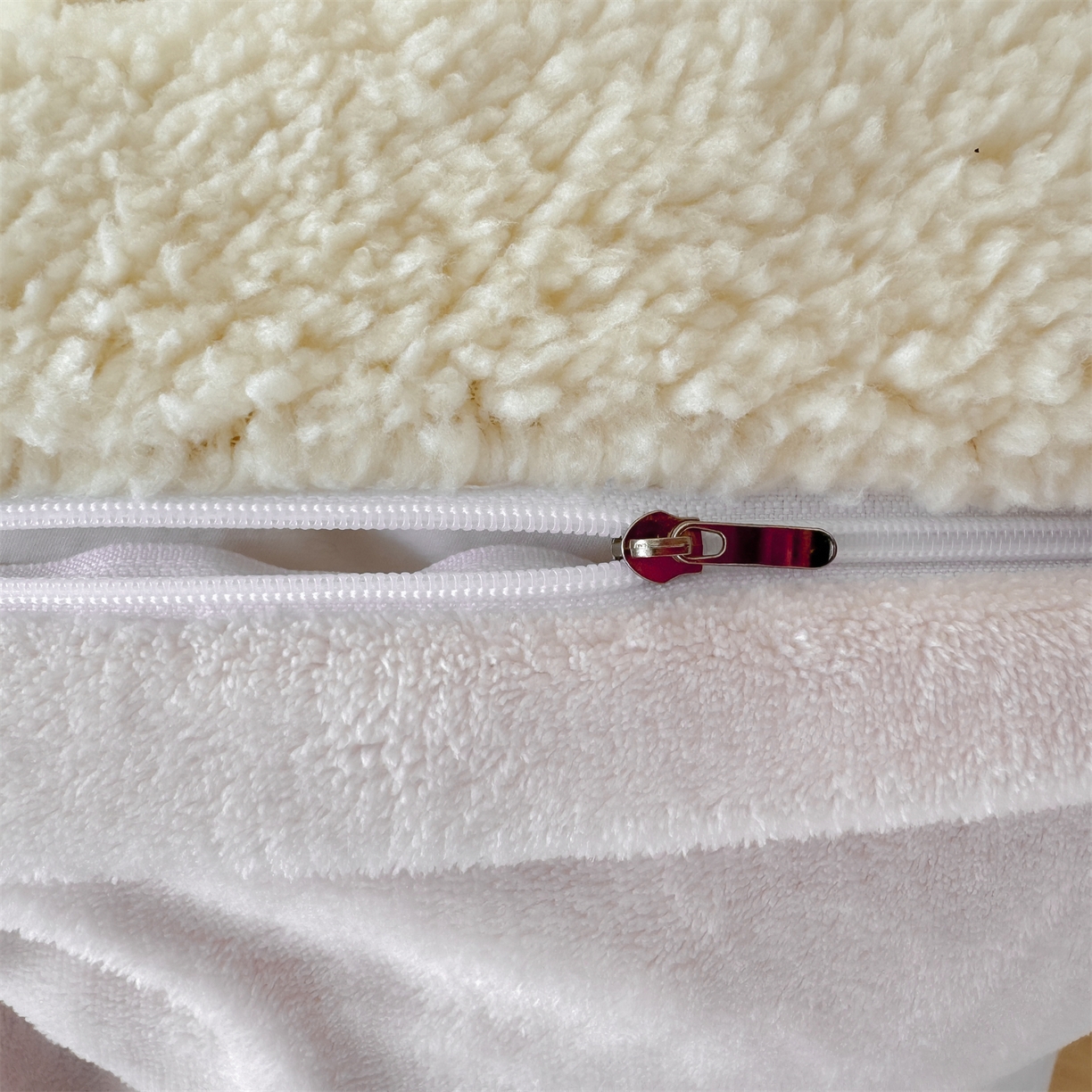 91家纺网 家纺一手货源 找家纺 灰鲸 2025新款秋冬韩系牛奶羊羔绒四件套 羊羔-白紫