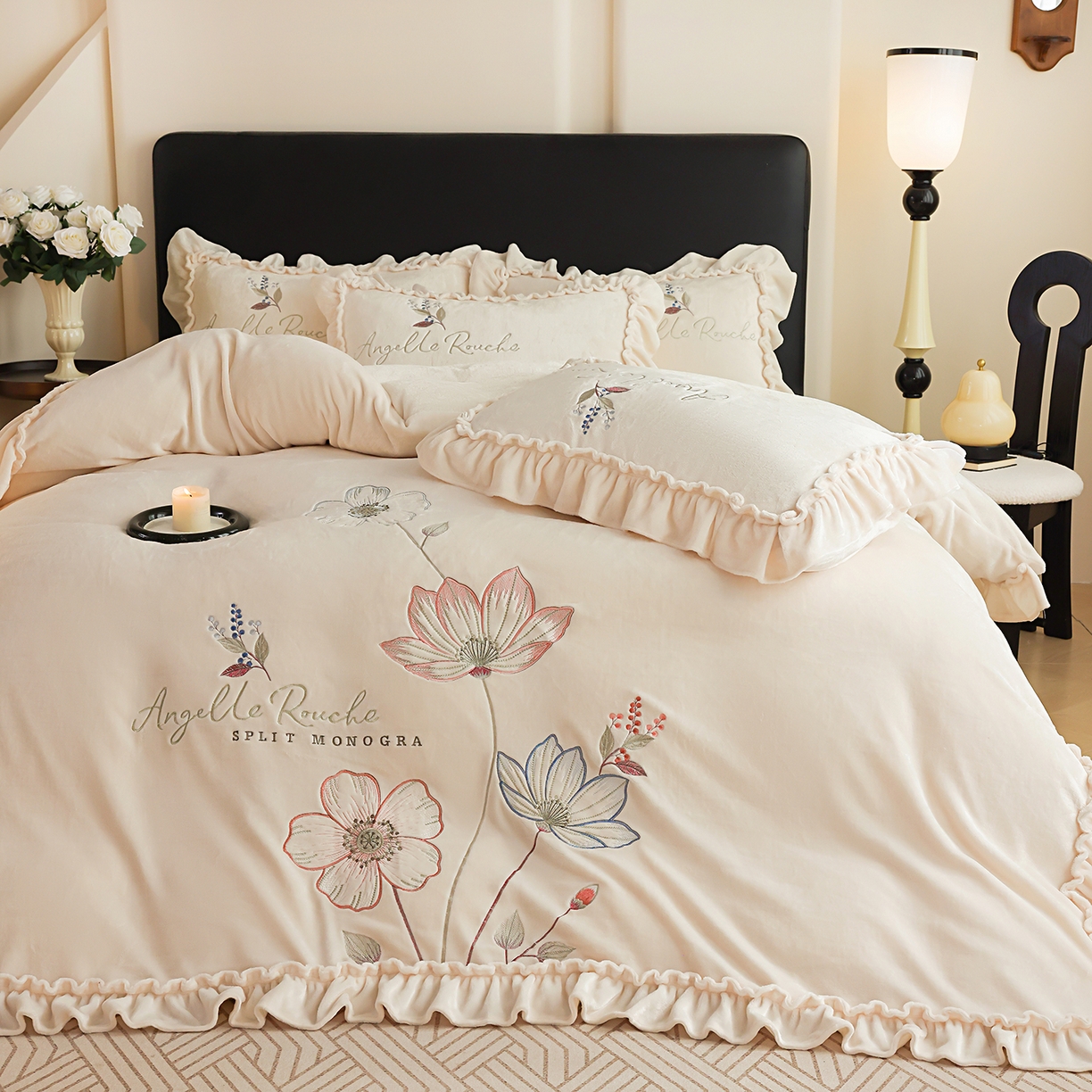 91家纺网 家纺一手货源 找家纺 孟鑫家纺 2025新款220克高克重韩版立体花边牛奶法式绣花四件套床单床盖款被套-浪漫花园系列 浪漫花园-奶昔白