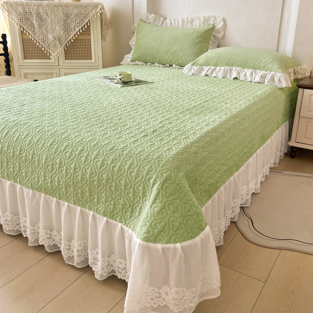 91家纺网 家纺一手货源 找家纺 怡源梦 2025新款雕花牛奶绒床盖四件套-国色芳华系列 国色芳华-绿