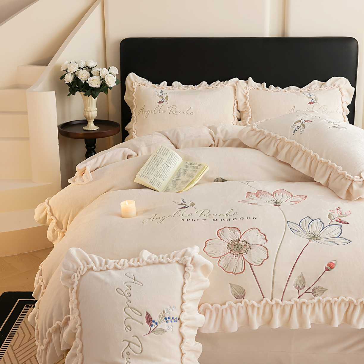 91家纺网 家纺一手货源 找家纺 孟鑫家纺 2025新款220克高克重韩版立体花边牛奶法式绣花四件套床单床盖款被套-浪漫花园系列 浪漫花园-奶昔白