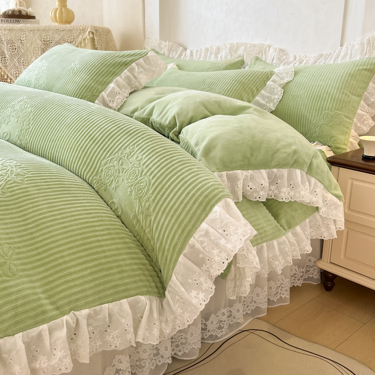 91家纺网 家纺一手货源 找家纺 怡源梦 2025新款雕花牛奶绒床盖四件套-国色芳华系列 国色芳华-绿