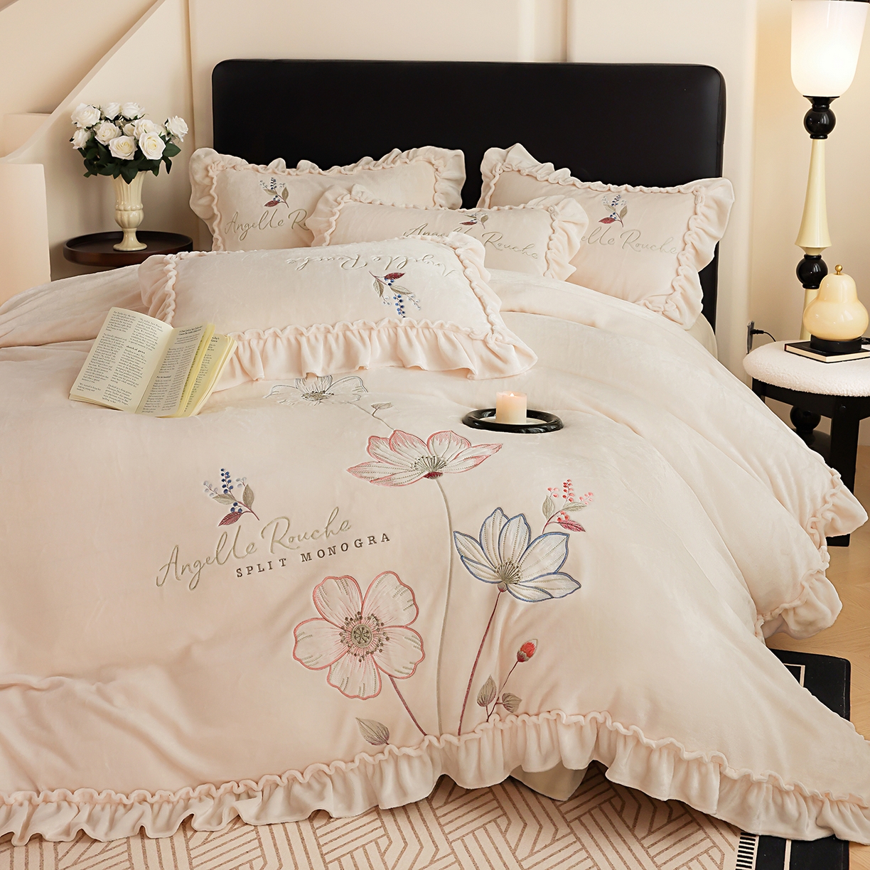 91家纺网 家纺一手货源 找家纺 孟鑫家纺 2025新款220克高克重韩版立体花边牛奶法式绣花四件套床单床盖款被套-浪漫花园系列 浪漫花园-奶昔白