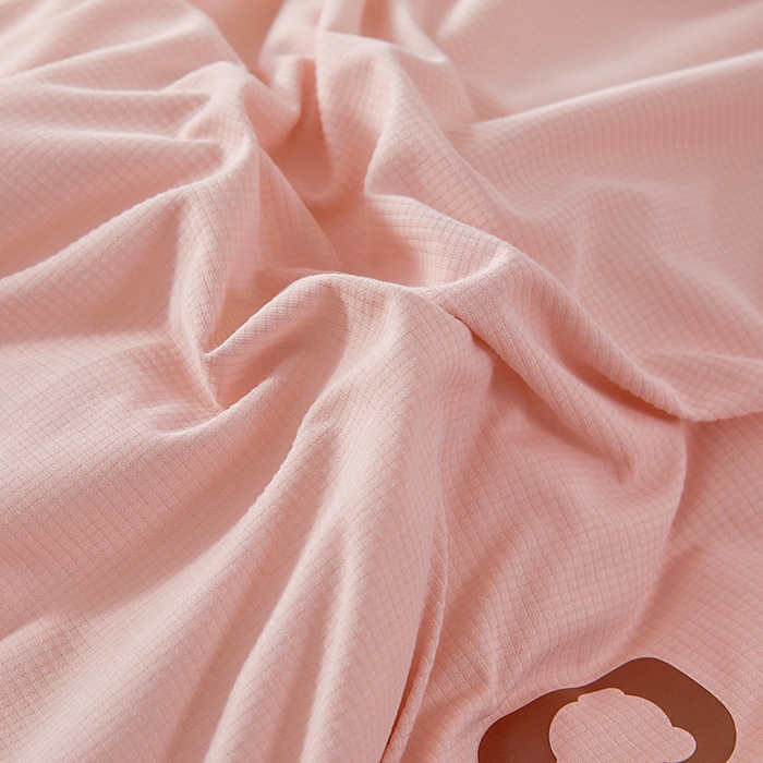 91家纺网 家纺一手货源 找家纺 亿莱鑫 2025新款秋冬A婴儿绒针织棉肌肤被被子被芯冬被 baby熊-粉