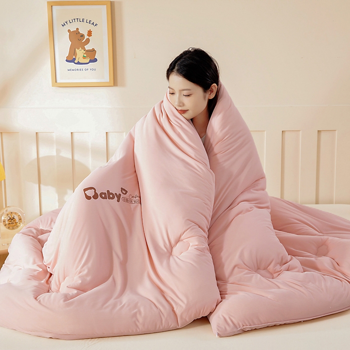 91家纺网 家纺一手货源 找家纺 亿莱鑫 2025新款秋冬A婴儿绒针织棉肌肤被被子被芯冬被 baby熊-粉