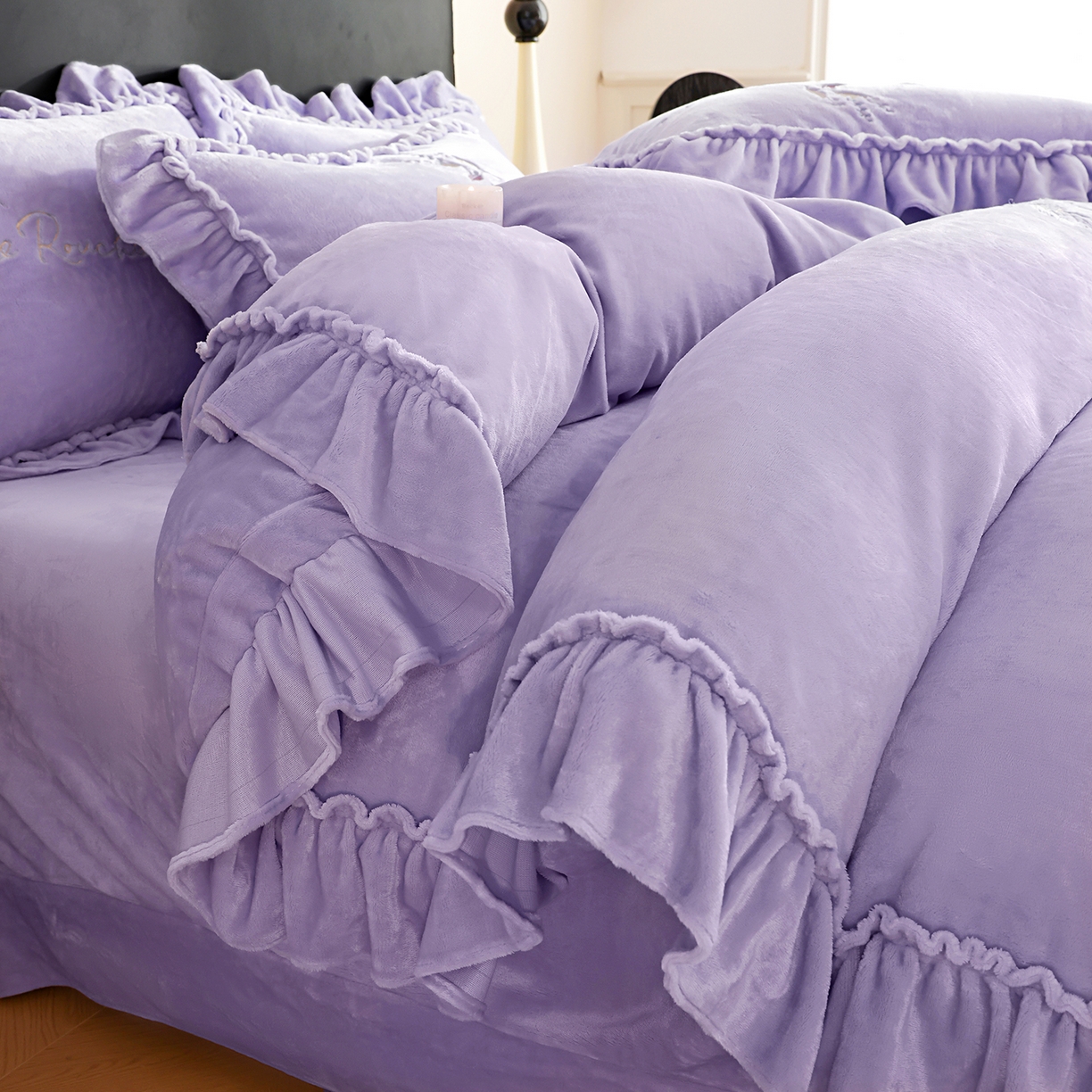 91家纺网 家纺一手货源 找家纺 孟鑫家纺 2025新款220克高克重韩版立体花边牛奶法式绣花四件套床单床盖款被套-浪漫花园系列 浪漫花园-千夏紫