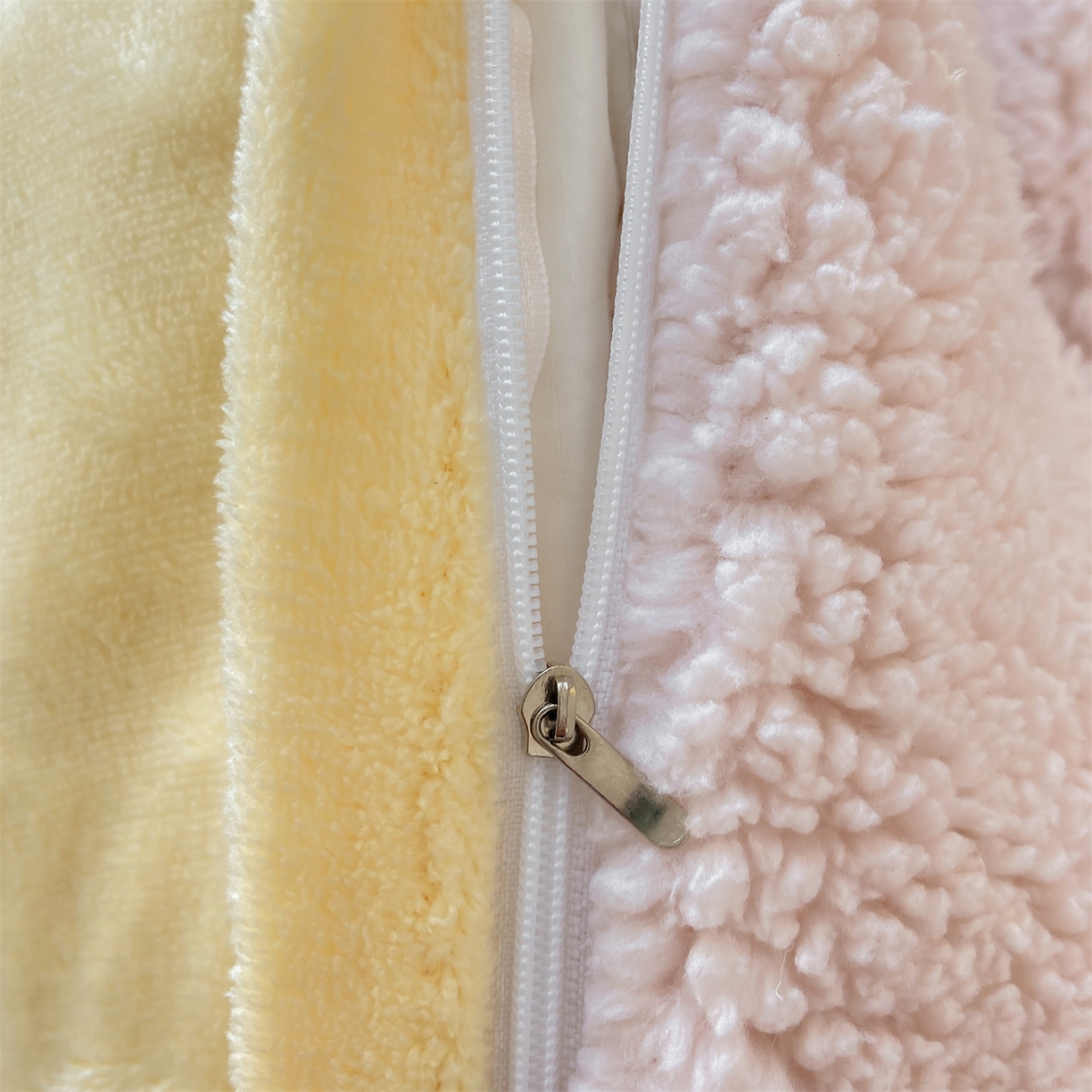 91家纺网 家纺一手货源 找家纺 灰鲸 2025新款秋冬韩系牛奶羊羔绒四件套 羊羔-粉黄