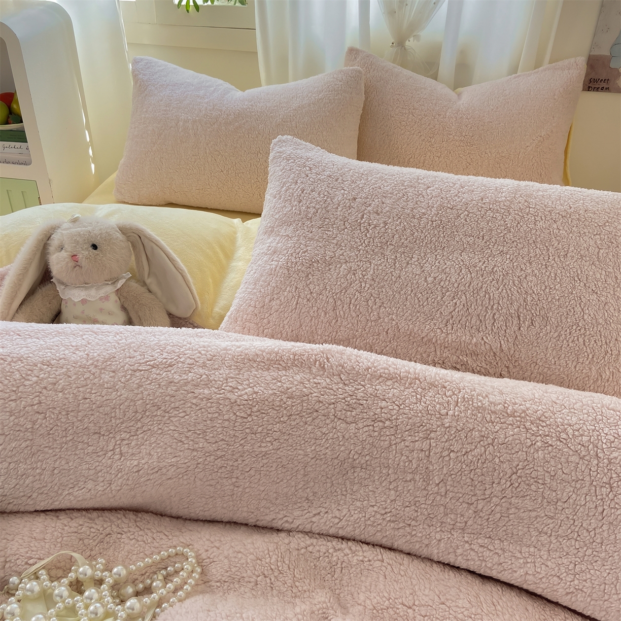 91家纺网 家纺一手货源 找家纺 灰鲸 2025新款秋冬韩系牛奶羊羔绒四件套 羊羔-粉黄