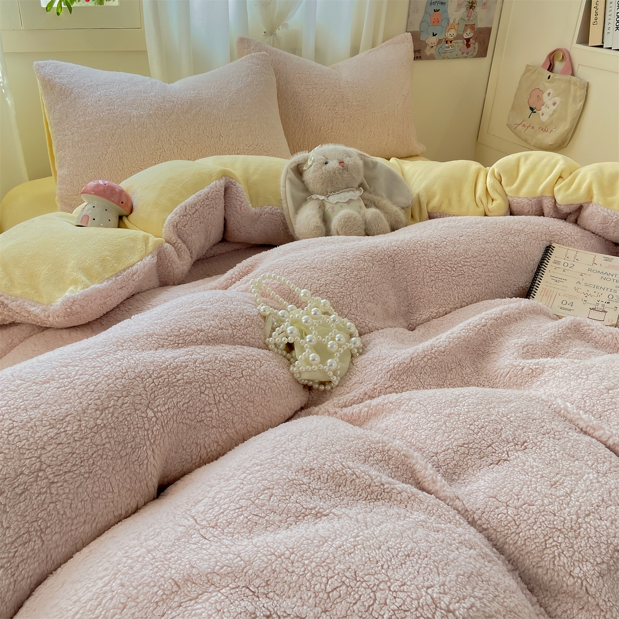 91家纺网 家纺一手货源 找家纺 灰鲸 2025新款秋冬韩系牛奶羊羔绒四件套 羊羔-粉黄