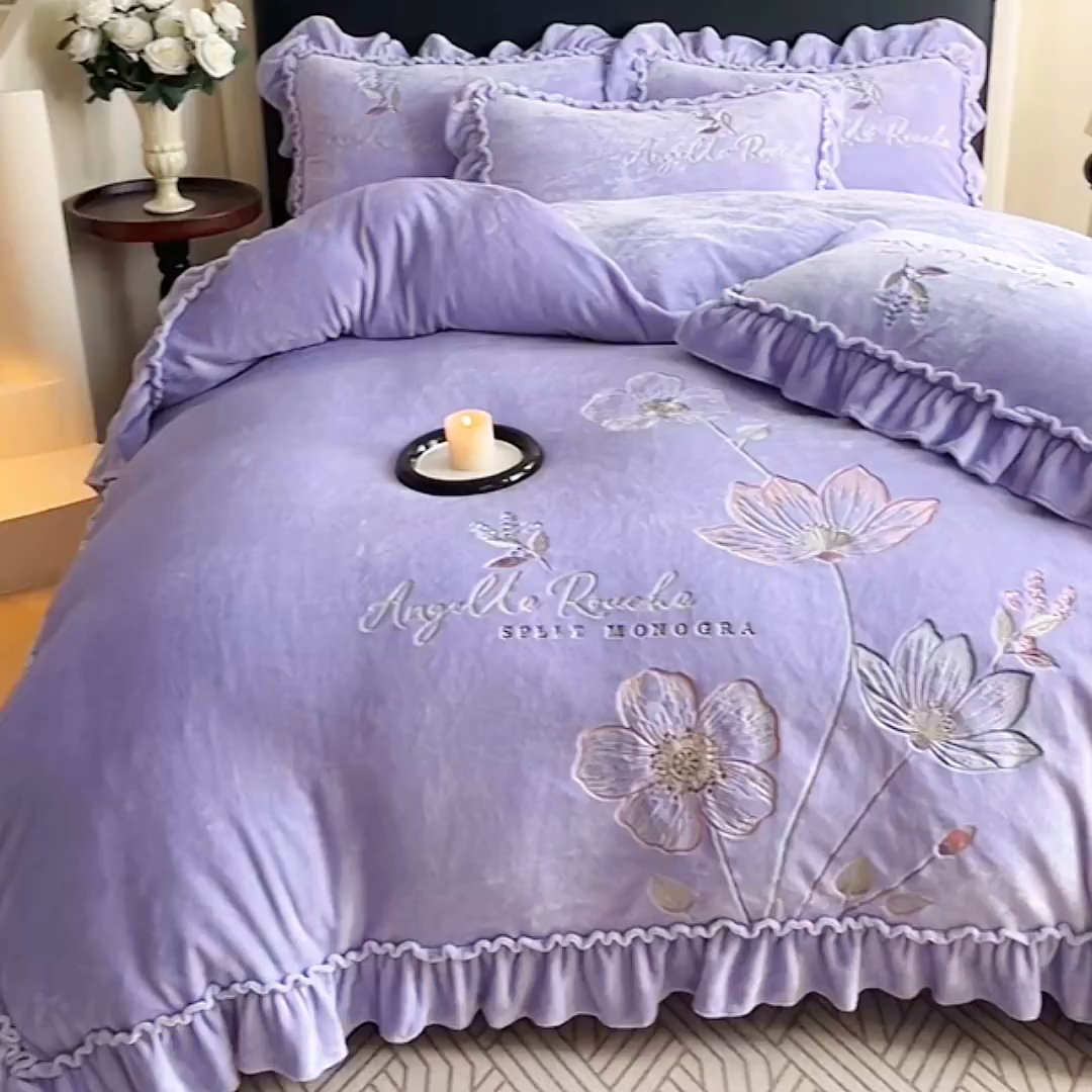 91家纺网 家纺一手货源 找家纺 孟鑫家纺 2025新款220克高克重韩版立体花边牛奶法式绣花四件套床单床盖款被套-浪漫花园系列 浪漫花园-千夏紫