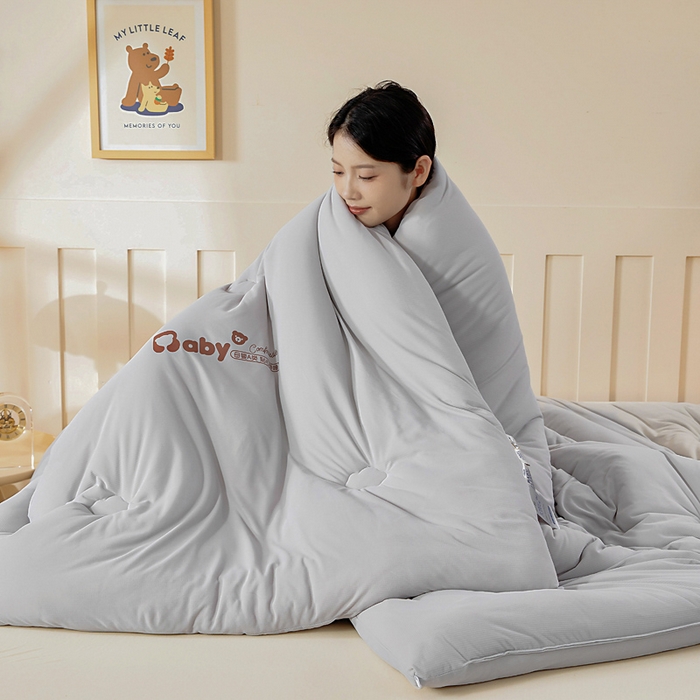 91家纺网 家纺一手货源 找家纺 亿莱鑫 2025新款秋冬A婴儿绒针织棉肌肤被被子被芯冬被 baby熊-灰