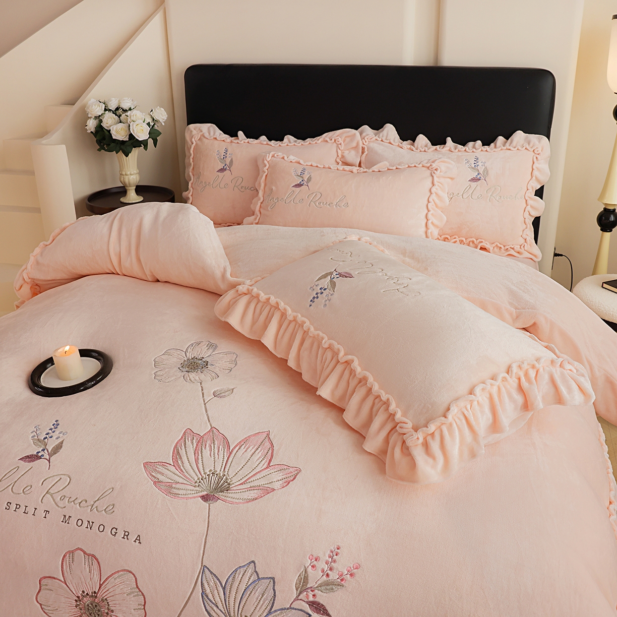 91家纺网 家纺一手货源 找家纺 孟鑫家纺 2025新款220克高克重韩版立体花边牛奶法式绣花四件套床单床盖款被套-浪漫花园系列 浪漫花园-香槟粉