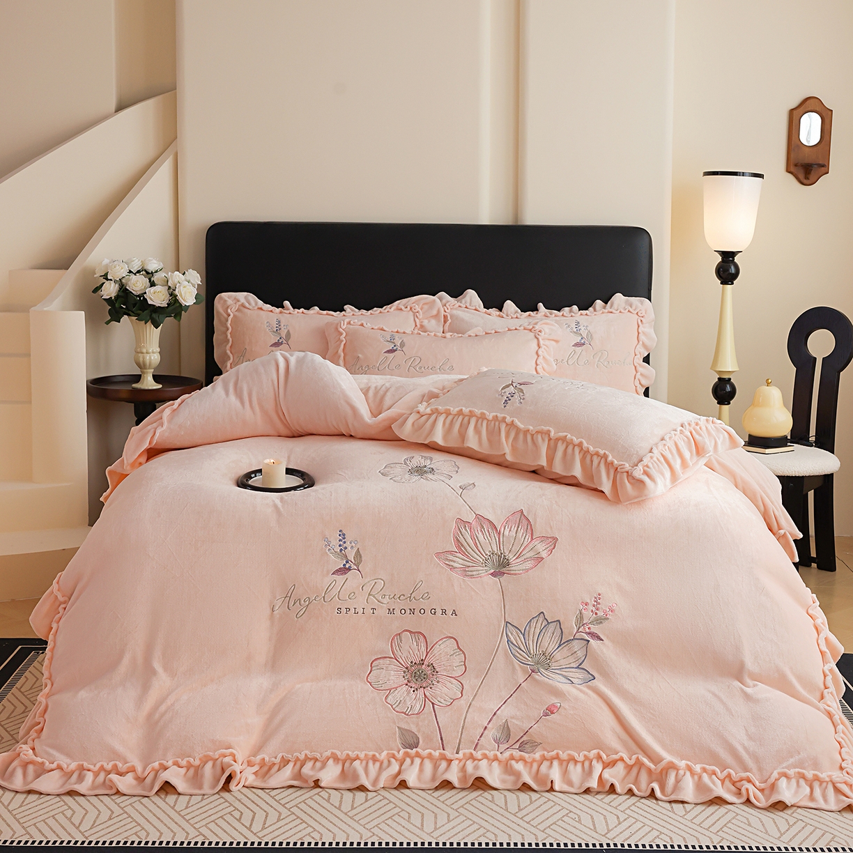 91家纺网 家纺一手货源 找家纺 孟鑫家纺 2025新款220克高克重韩版立体花边牛奶法式绣花四件套床单床盖款被套-浪漫花园系列 浪漫花园-香槟粉