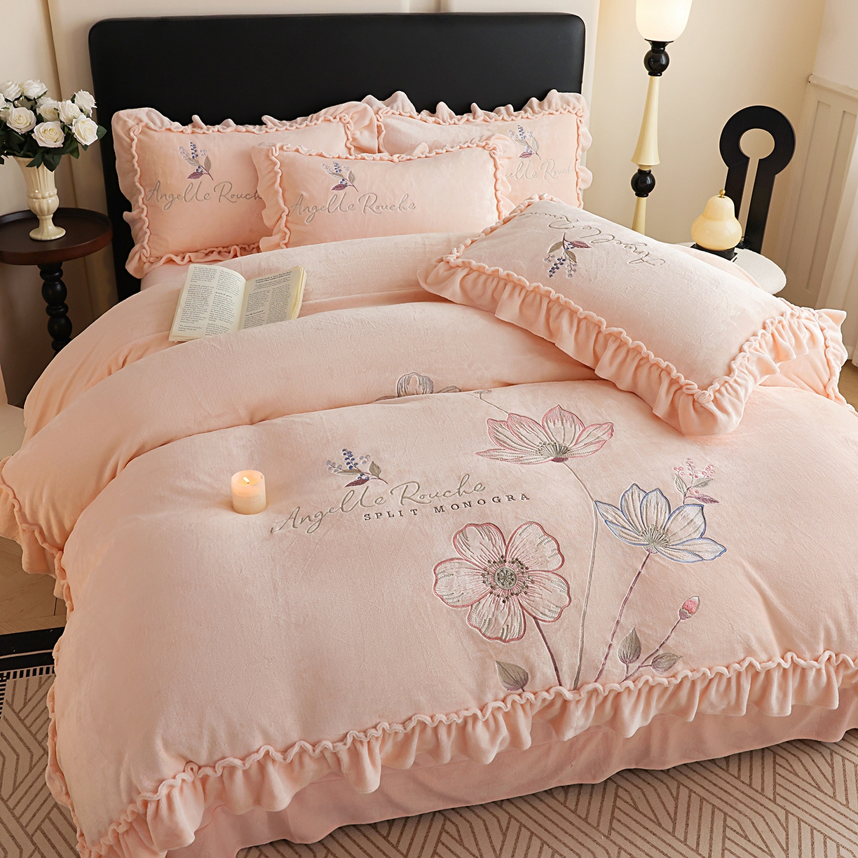 91家纺网 家纺一手货源 找家纺 孟鑫家纺 2025新款220克高克重韩版立体花边牛奶法式绣花四件套床单床盖款被套-浪漫花园系列 浪漫花园-香槟粉