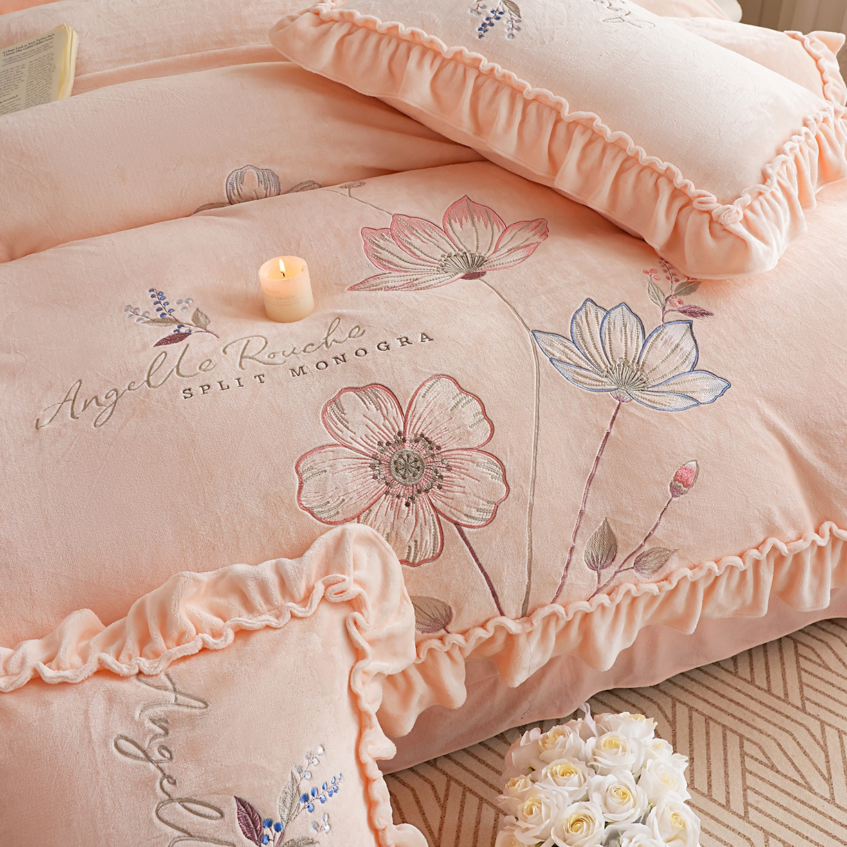 91家纺网 家纺一手货源 找家纺 孟鑫家纺 2025新款220克高克重韩版立体花边牛奶法式绣花四件套床单床盖款被套-浪漫花园系列 浪漫花园-香槟粉