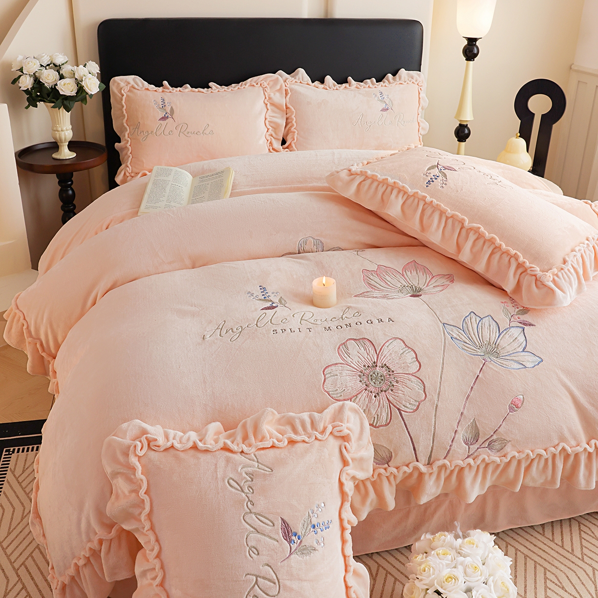 91家纺网 家纺一手货源 找家纺 孟鑫家纺 2025新款220克高克重韩版立体花边牛奶法式绣花四件套床单床盖款被套-浪漫花园系列 浪漫花园-香槟粉