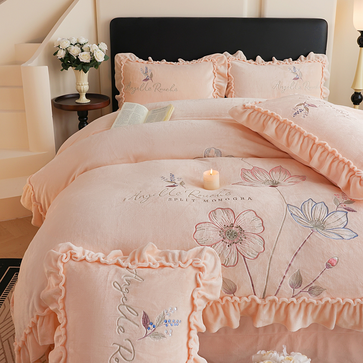 91家纺网 家纺一手货源 找家纺 孟鑫家纺 2025新款220克高克重韩版立体花边牛奶法式绣花四件套床单床盖款被套-浪漫花园系列 浪漫花园-香槟粉