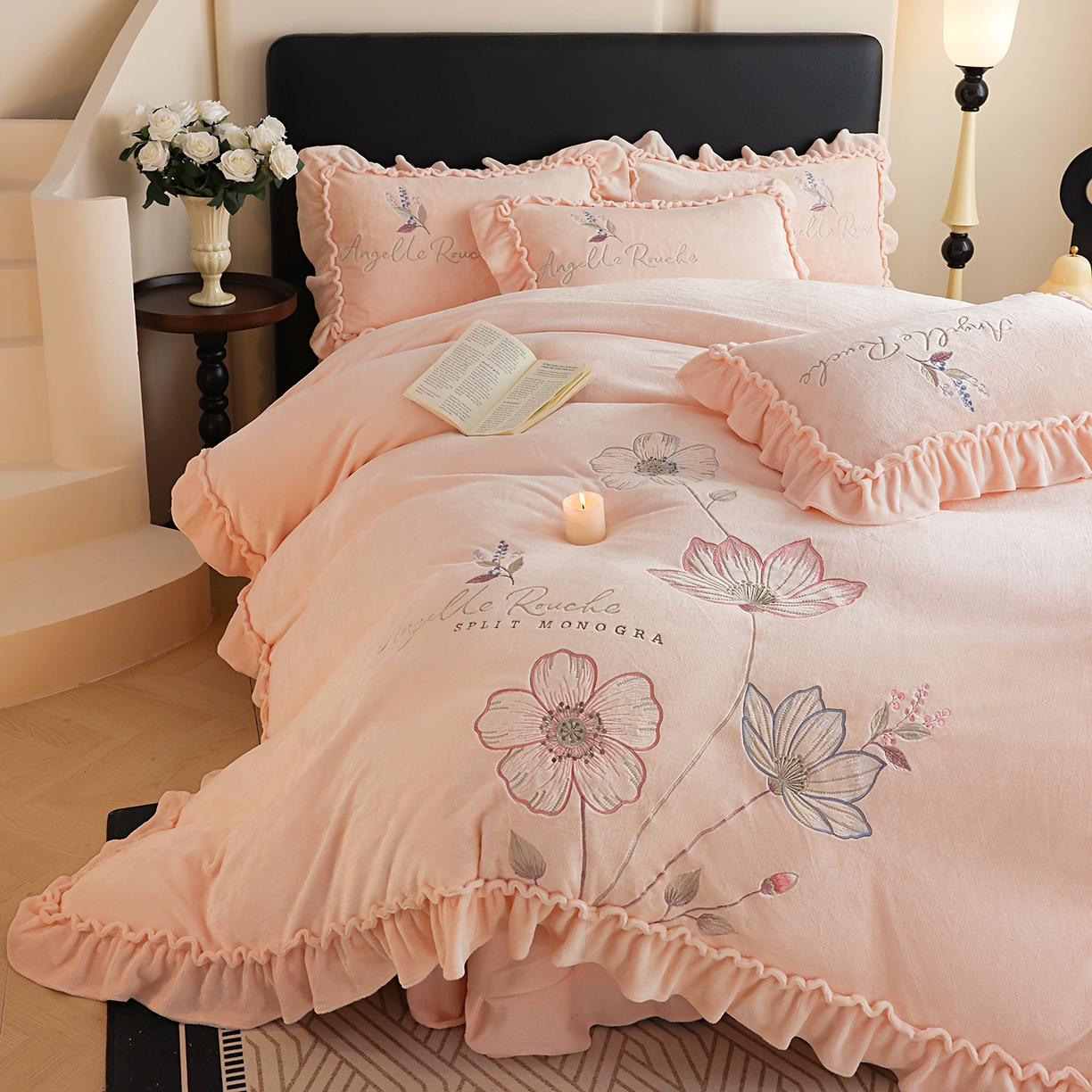 91家纺网 家纺一手货源 找家纺 孟鑫家纺 2025新款220克高克重韩版立体花边牛奶法式绣花四件套床单床盖款被套-浪漫花园系列 浪漫花园-香槟粉