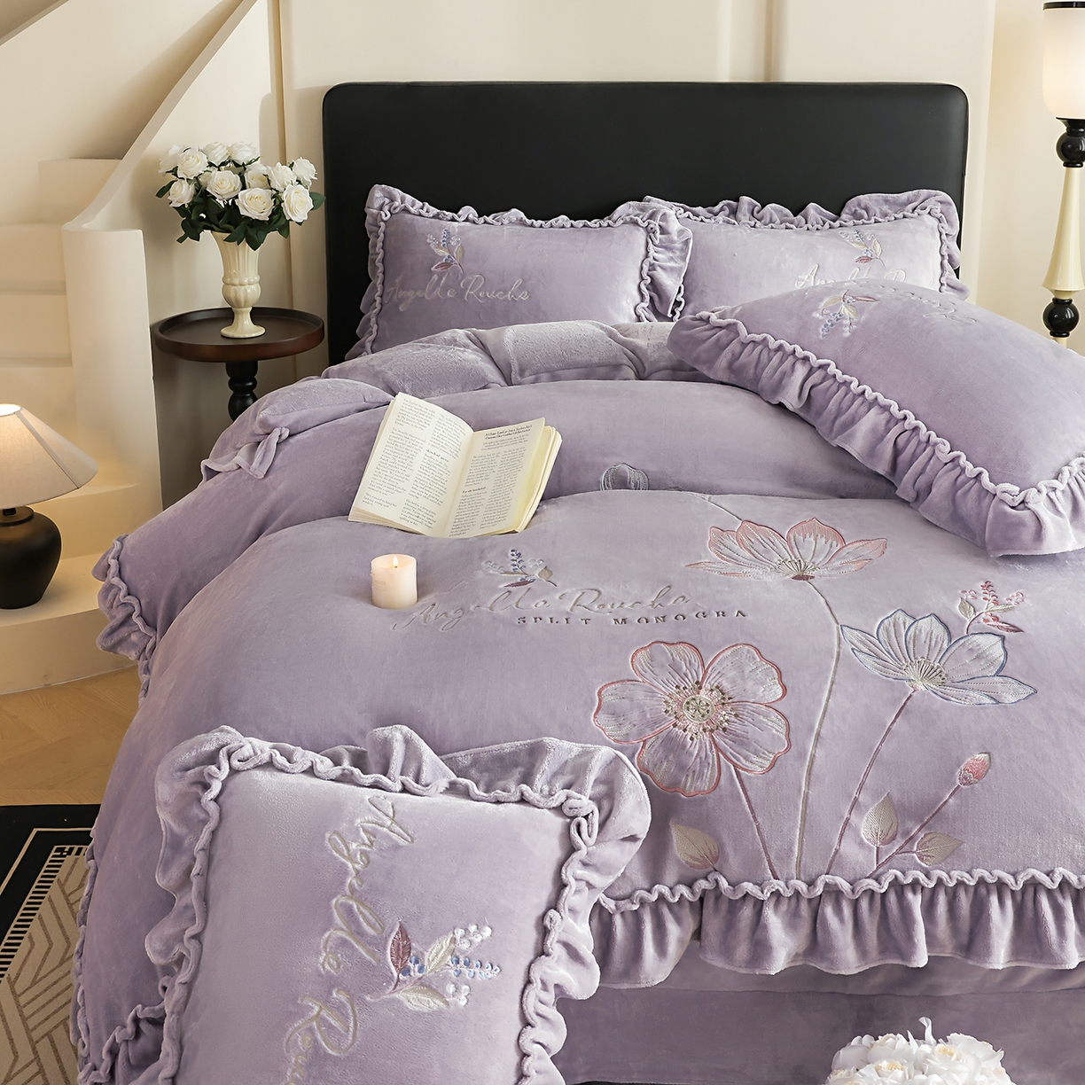 91家纺网 家纺一手货源 找家纺 孟鑫家纺 2025新款220克高克重韩版立体花边牛奶法式绣花四件套床单床盖款被套-浪漫花园系列 浪漫花园-紫灰
